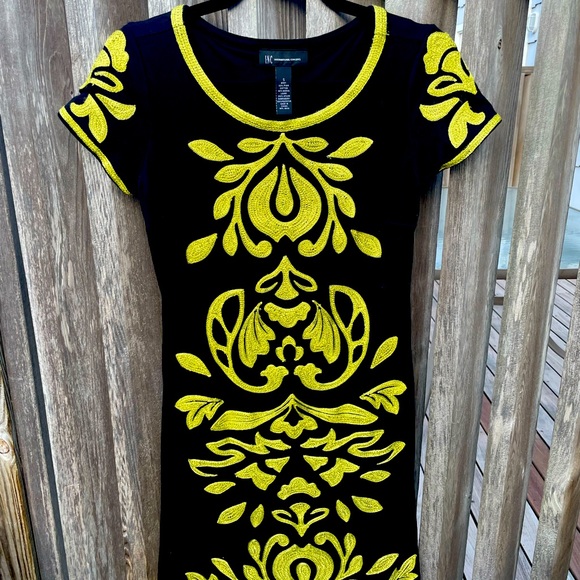 Beautiful fitted dress with embroidery throughout front and sleeves and hem - Picture 1 of 4